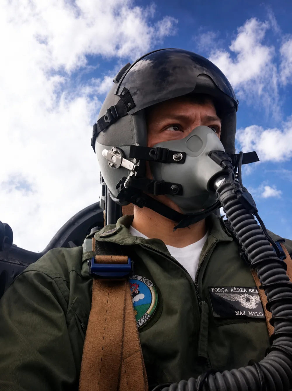 Carlos Melo, instrutor, em traje de voo da Força Aérea Brasileira